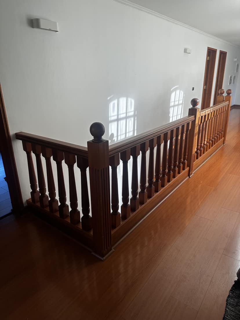 Remodelación LP, Escala · baranda y piso (antes)